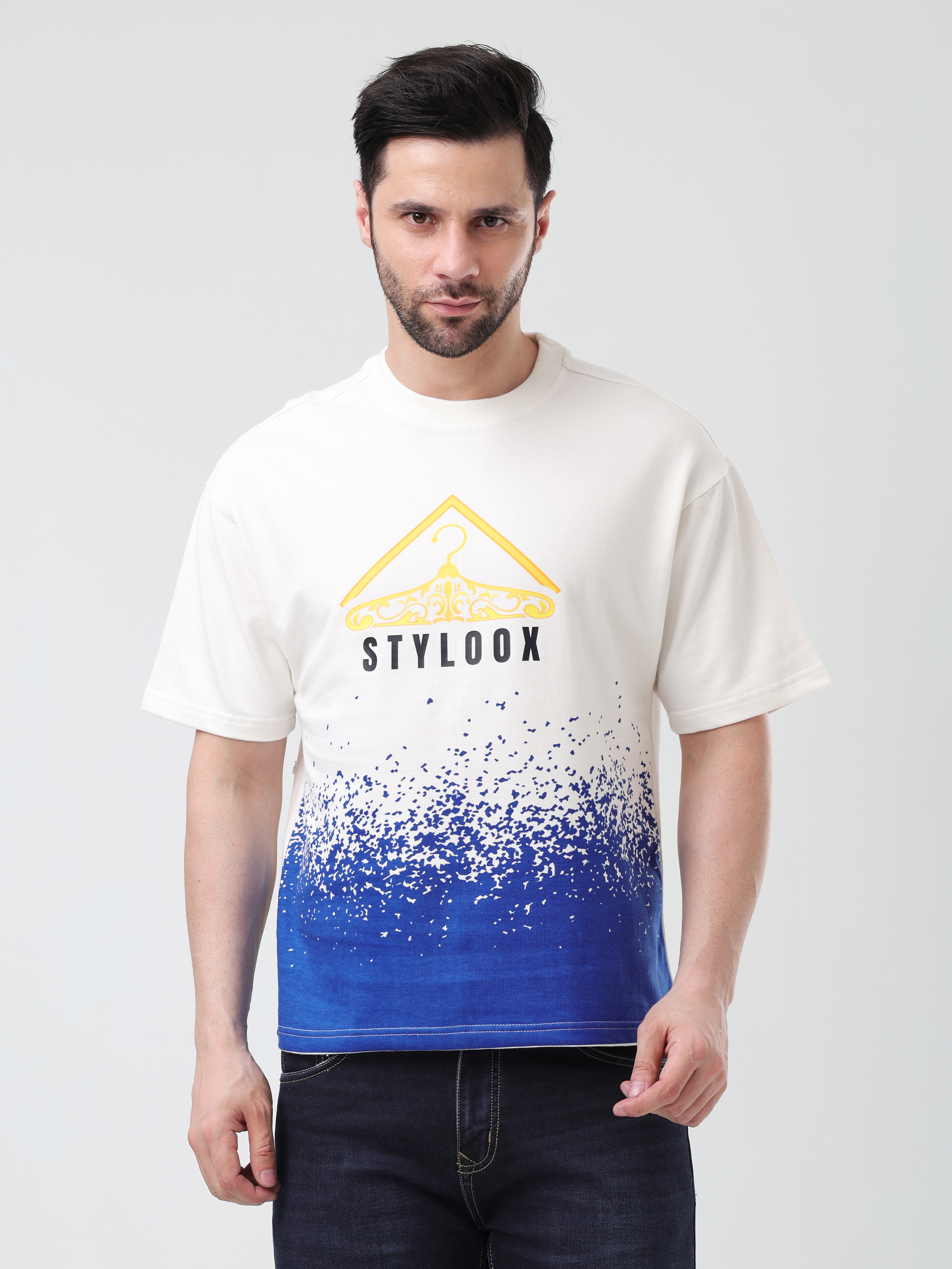 Styloox Men's Oversized White And Royal Blue Spray Paint T-Shirt - View 2