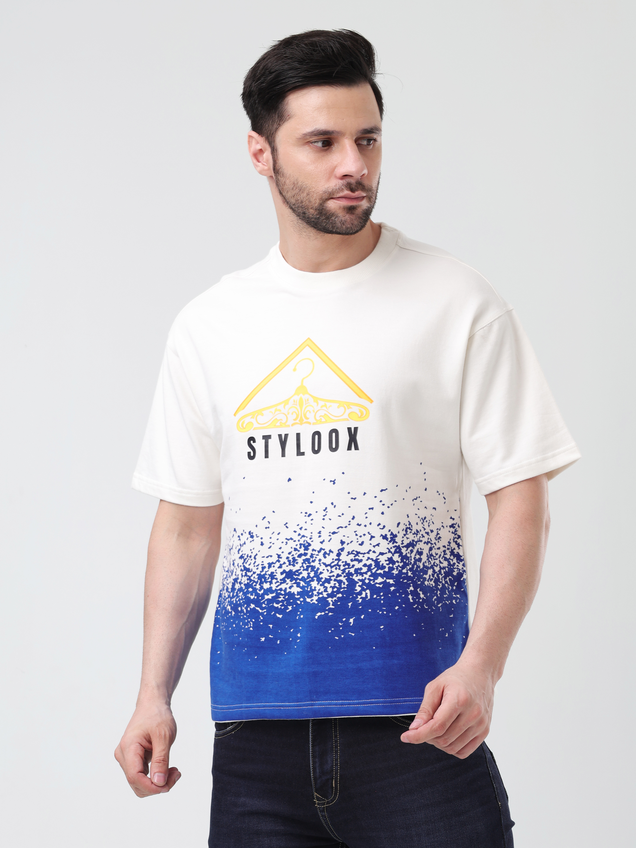 Styloox Men's Oversized White And Royal Blue Spray Paint T-Shirt - View 3