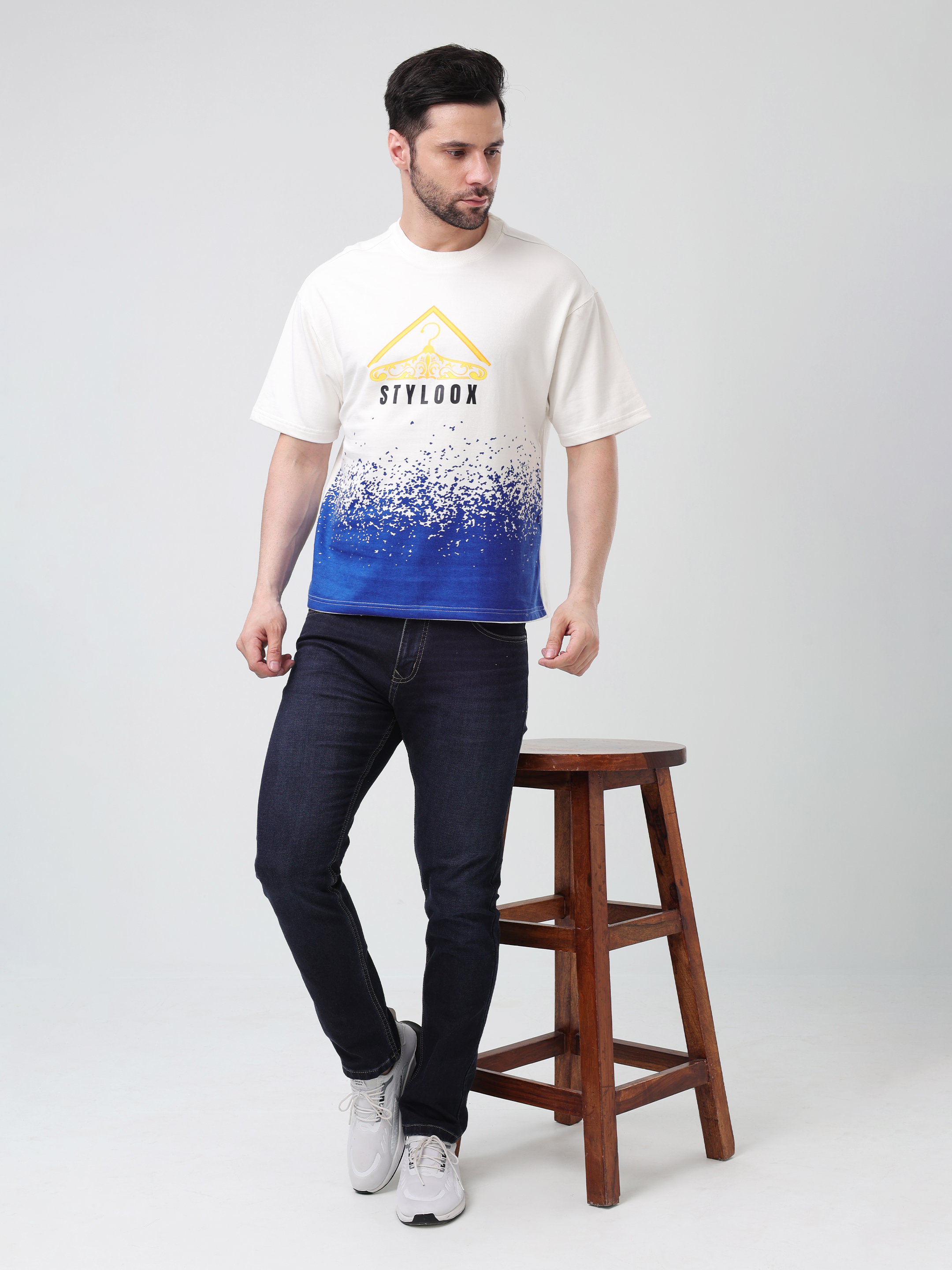 Styloox Men's Oversized White And Royal Blue Spray Paint T-Shirt - View 6